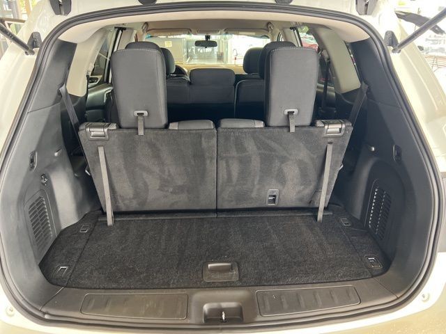 Nissan Pathfinder Vehicle Full-screen Gallery Image 19