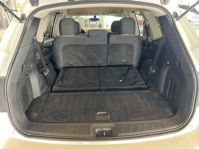 Nissan Pathfinder Vehicle Full-screen Gallery Image 20