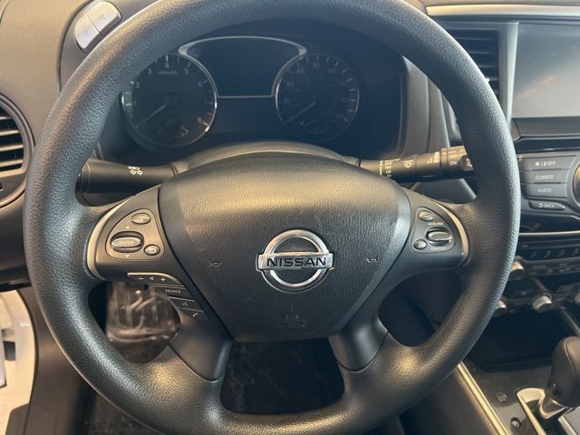Nissan Pathfinder Vehicle Full-screen Gallery Image 21
