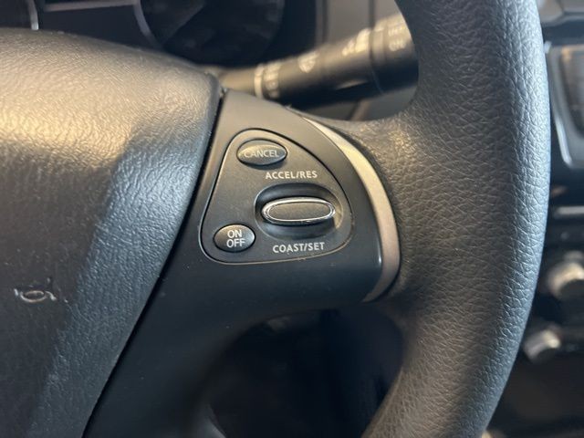 Nissan Pathfinder Vehicle Full-screen Gallery Image 23