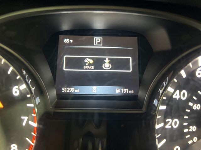 Nissan Pathfinder Vehicle Full-screen Gallery Image 24