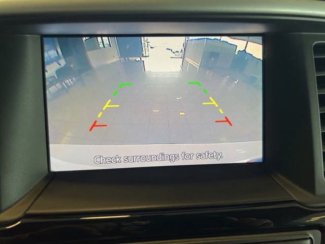Nissan Pathfinder Vehicle Full-screen Gallery Image 26