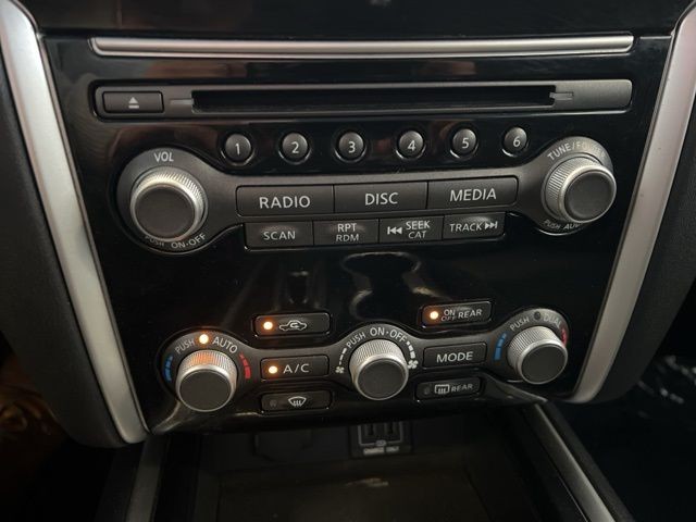 Nissan Pathfinder Vehicle Full-screen Gallery Image 27