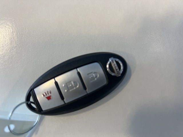Nissan Pathfinder Vehicle Full-screen Gallery Image 33