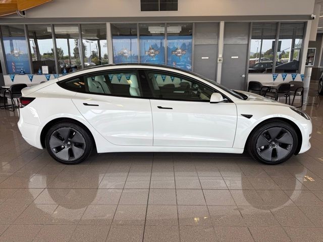 Tesla Model 3 Vehicle Full-screen Gallery Image 02