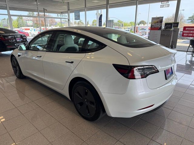 Tesla Model 3 Vehicle Full-screen Gallery Image 05