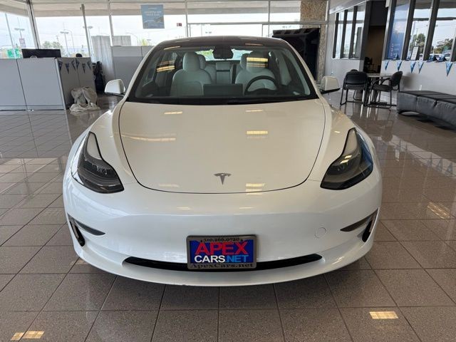 Tesla Model 3 Vehicle Full-screen Gallery Image 07