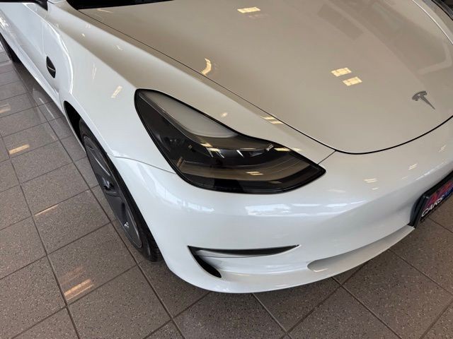 Tesla Model 3 Vehicle Full-screen Gallery Image 08