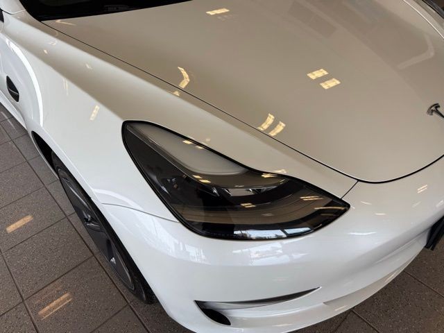 Tesla Model 3 Vehicle Full-screen Gallery Image 09