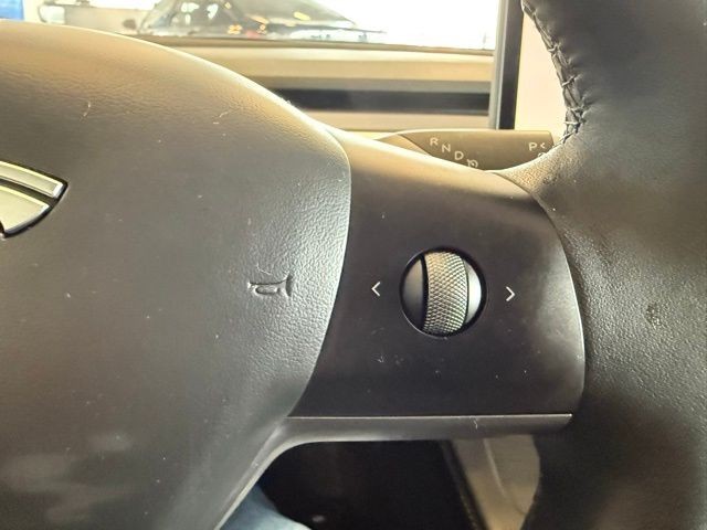 Tesla Model 3 Vehicle Full-screen Gallery Image 15