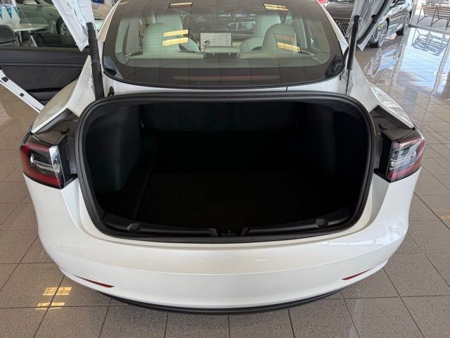 Tesla Model 3 Vehicle Full-screen Gallery Image 20
