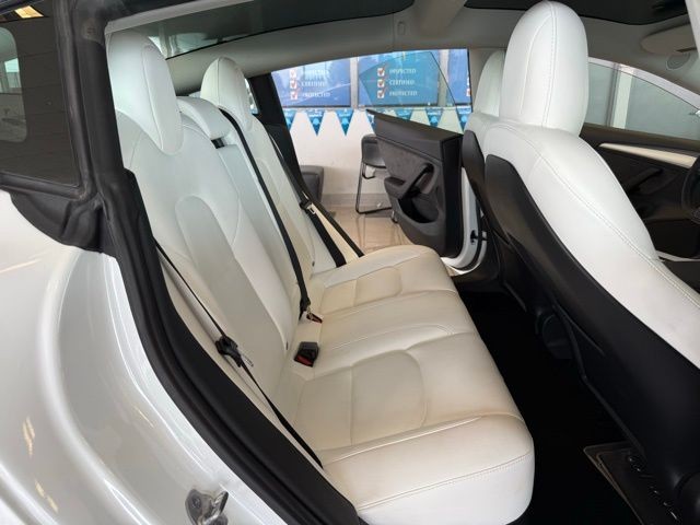 Tesla Model 3 Vehicle Full-screen Gallery Image 21