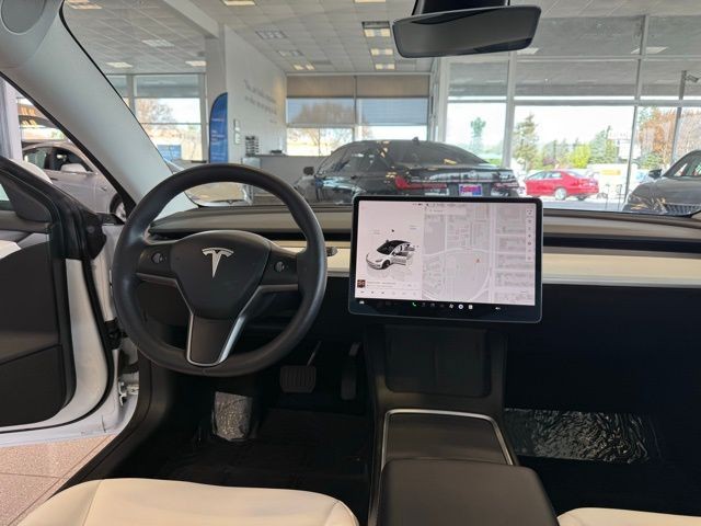 Tesla Model 3 Vehicle Full-screen Gallery Image 23