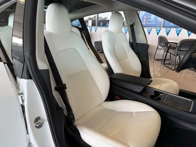 Tesla Model 3 Vehicle Full-screen Gallery Image 24