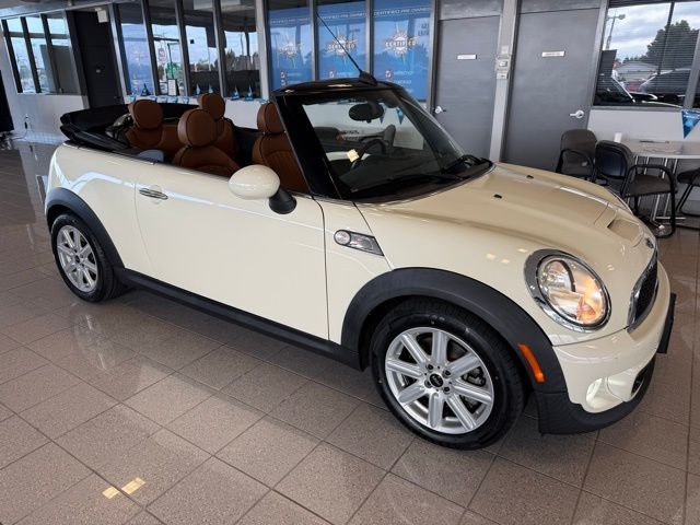 MINI Cooper Convertible Vehicle Full-screen Gallery Image 02