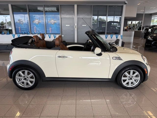 MINI Cooper Convertible Vehicle Full-screen Gallery Image 04