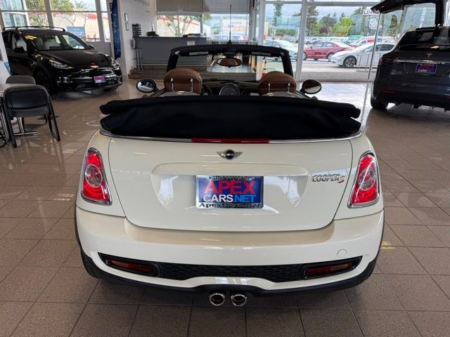 MINI Cooper Convertible Vehicle Full-screen Gallery Image 08