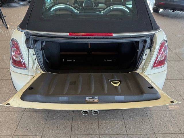 MINI Cooper Convertible Vehicle Full-screen Gallery Image 18