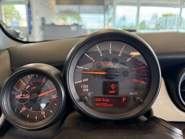 MINI Cooper Convertible Vehicle Full-screen Gallery Image 19