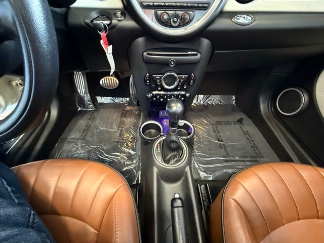 MINI Cooper Convertible Vehicle Full-screen Gallery Image 21