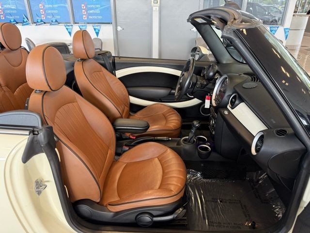 MINI Cooper Convertible Vehicle Full-screen Gallery Image 27