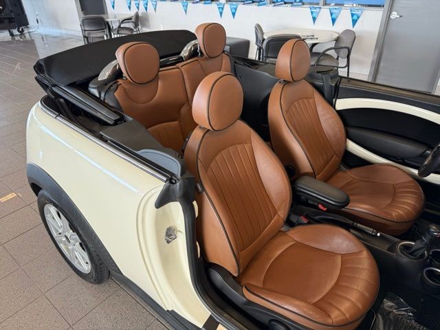 MINI Cooper Convertible Vehicle Full-screen Gallery Image 28