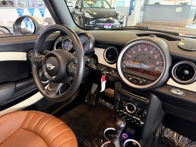 MINI Cooper Convertible Vehicle Full-screen Gallery Image 29