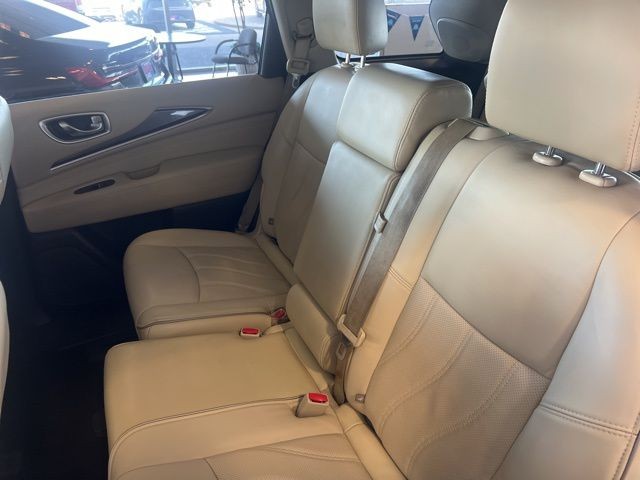 INFINITI QX60 Vehicle Full-screen Gallery Image 16
