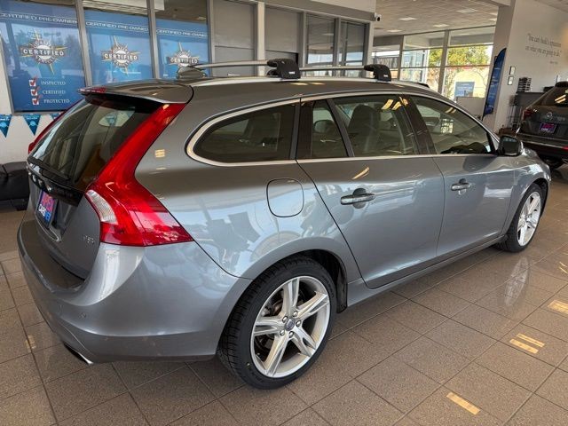 Volvo V60 Vehicle Full-screen Gallery Image 03