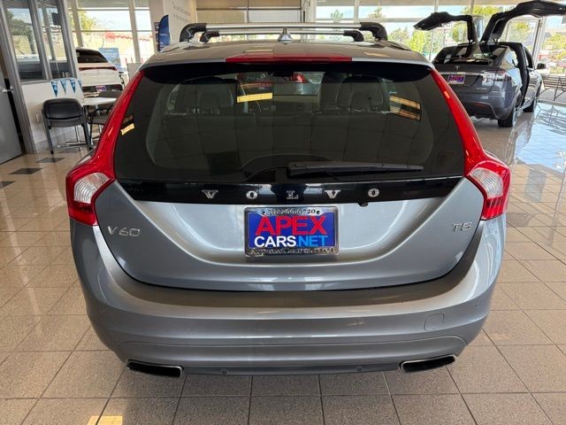 Volvo V60 Vehicle Full-screen Gallery Image 04