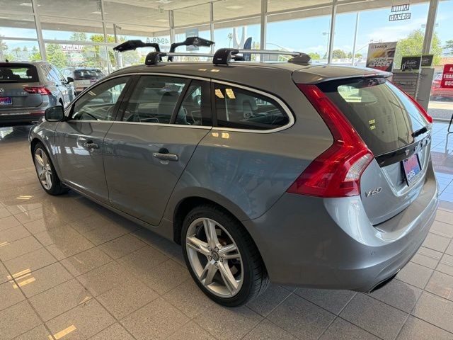 Volvo V60 Vehicle Full-screen Gallery Image 05