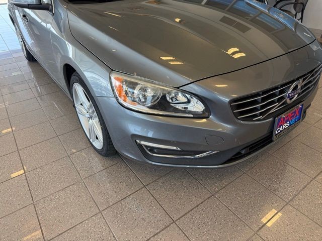 Volvo V60 Vehicle Full-screen Gallery Image 08