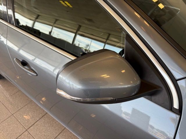 Volvo V60 Vehicle Full-screen Gallery Image 11