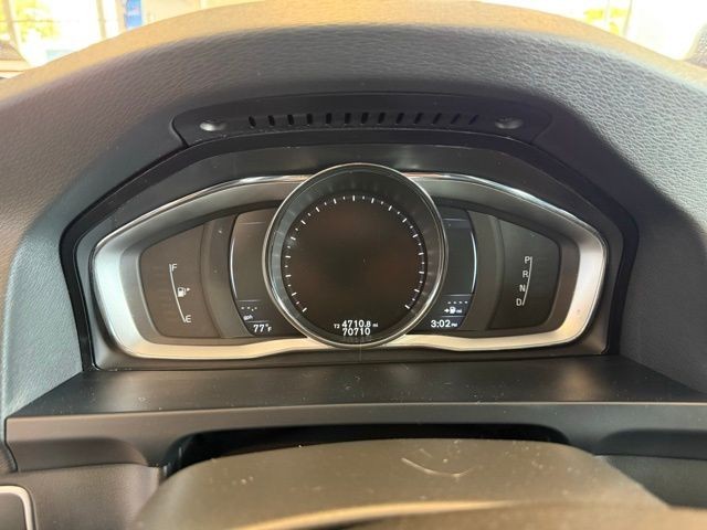 Volvo V60 Vehicle Full-screen Gallery Image 13