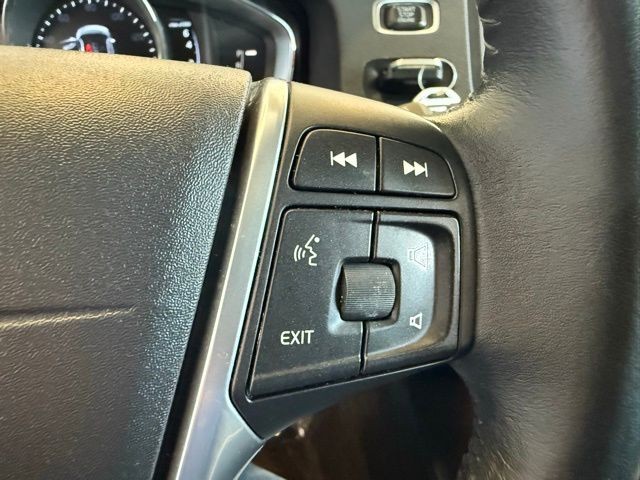 Volvo V60 Vehicle Full-screen Gallery Image 17