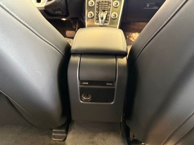 Volvo V60 Vehicle Full-screen Gallery Image 25