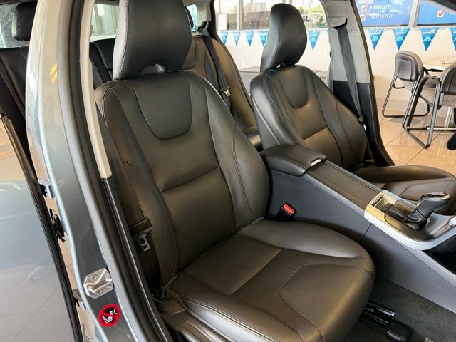 Volvo V60 Vehicle Full-screen Gallery Image 27