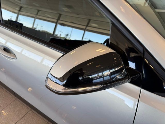 Chevrolet Bolt EUV Vehicle Full-screen Gallery Image 11