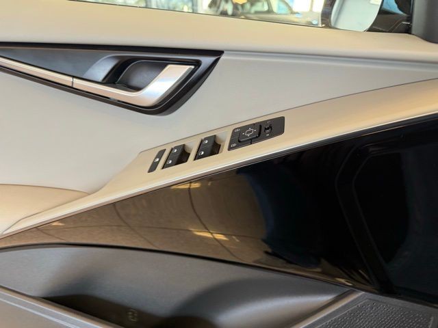 Kia Niro EV Vehicle Full-screen Gallery Image 19