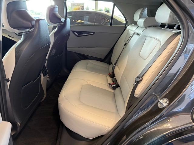 Kia Niro EV Vehicle Full-screen Gallery Image 21