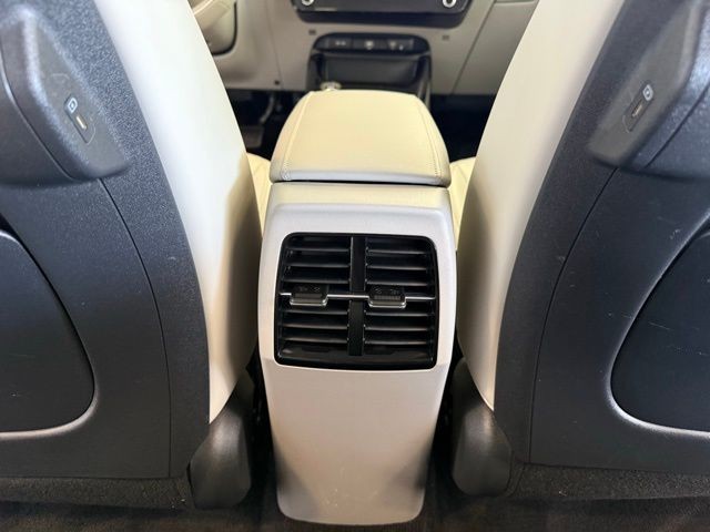 Kia Niro EV Vehicle Full-screen Gallery Image 24