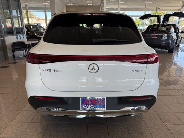 Mercedes-Benz EQS Vehicle Full-screen Gallery Image 04