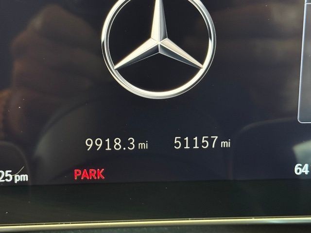 Mercedes-Benz EQS Vehicle Full-screen Gallery Image 12