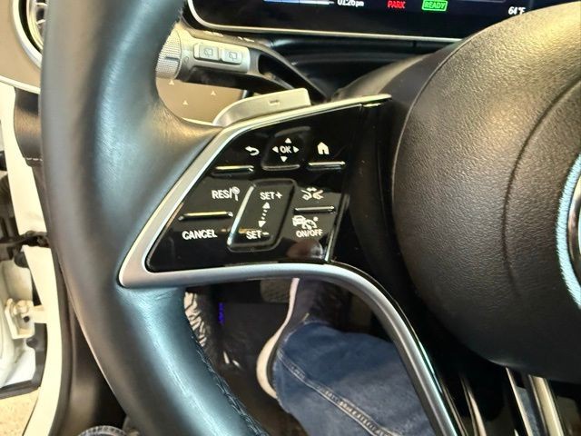 Mercedes-Benz EQS Vehicle Full-screen Gallery Image 17