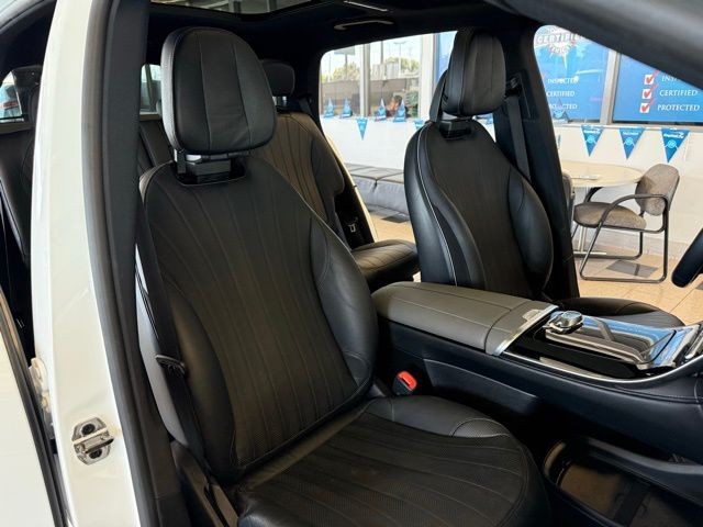 Mercedes-Benz EQS Vehicle Full-screen Gallery Image 27