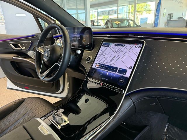 Mercedes-Benz EQS Vehicle Full-screen Gallery Image 30