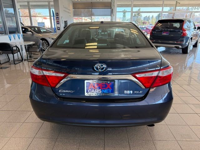 Toyota Camry Hybrid Vehicle Full-screen Gallery Image 04