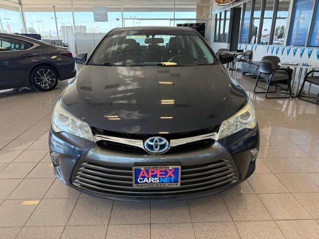 Toyota Camry Hybrid Vehicle Full-screen Gallery Image 07