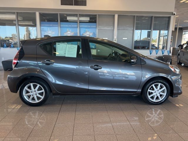 Toyota Prius c Vehicle Full-screen Gallery Image 04