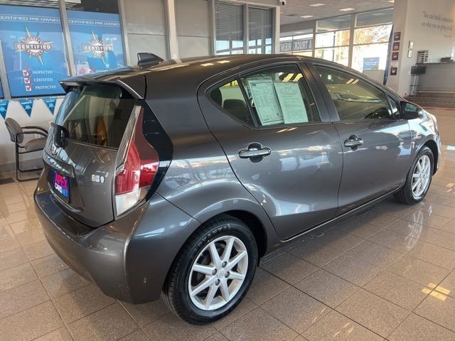 Toyota Prius c Vehicle Full-screen Gallery Image 05